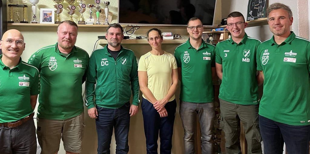 Bild des Vorstands des SV Theuma - in Vereins-T-Shirt (grün-weiß) 